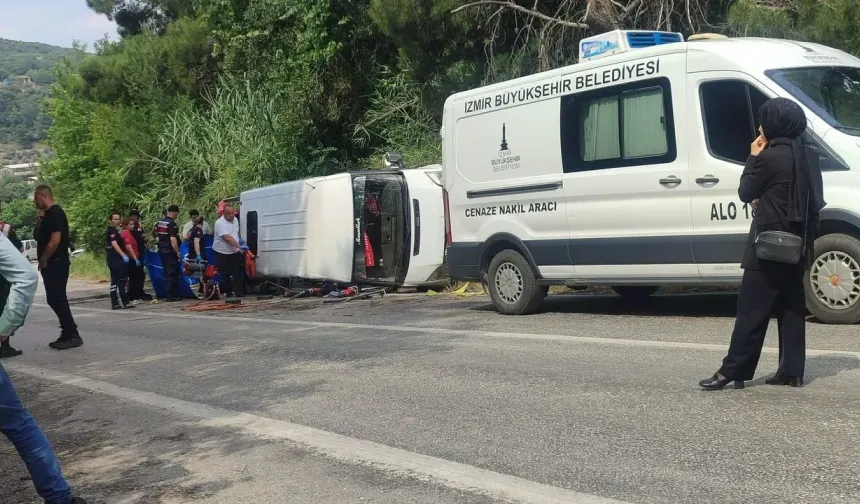 İşçilerini taşıyan minibüs devrildi