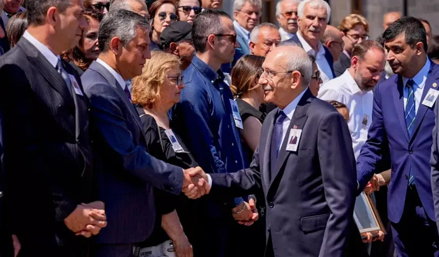 Kılıçdaroğlu ve Özgür Özel TBMM'de yan yana geldi