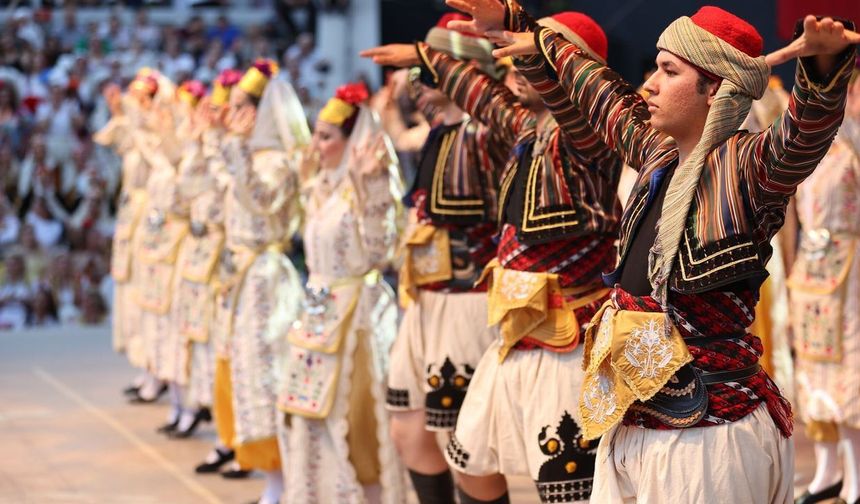 Konak'ın Halk Oyunları Şenliği'nde 20. yıl gururu