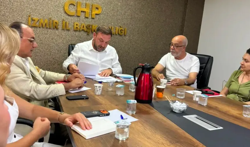 CHP İzmir'de ilçe yönetimlerinde değişim