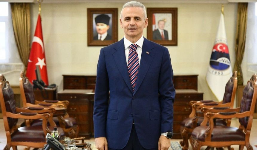 Görevden alınan validen tayt tartışmasına ilk açıklama