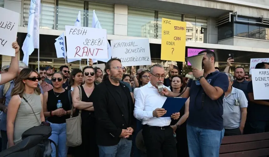 Karşıyaka'da asansör gerginliği..