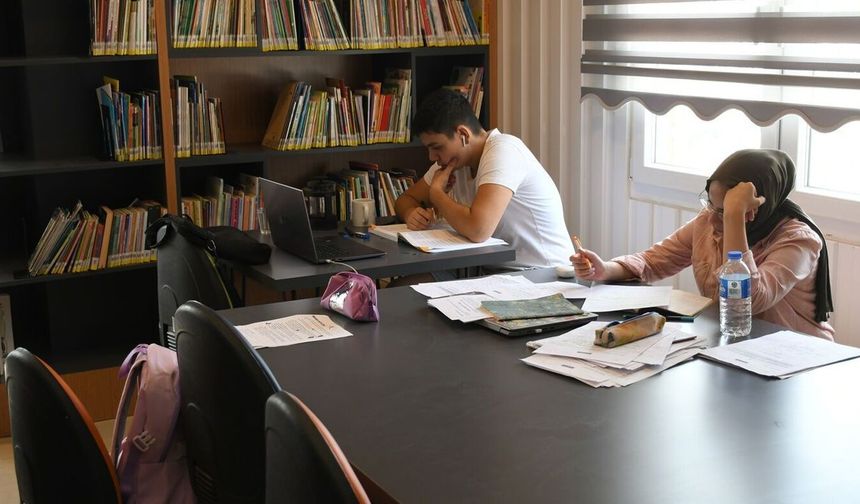 Kuşadası Belediyesi'nden gençlere yaz desteği