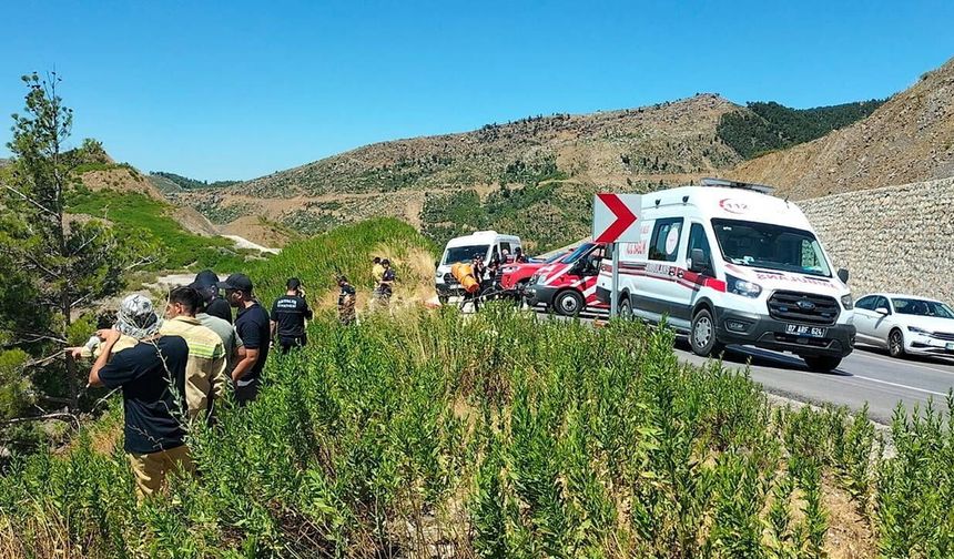 Manavgat'ta otomobil uçuruma yuvarlandı: 5 ölü
