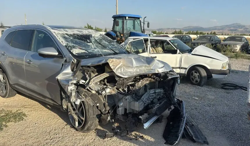 Afyon'da feci kaza: 1 ölü, 7 yaralı