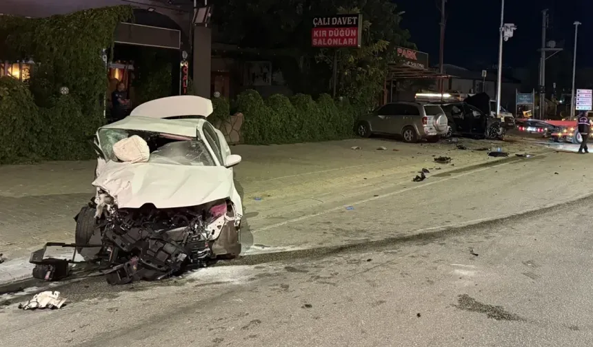 Bursa'da feci kaza: 2 ölü, 2 yaralı
