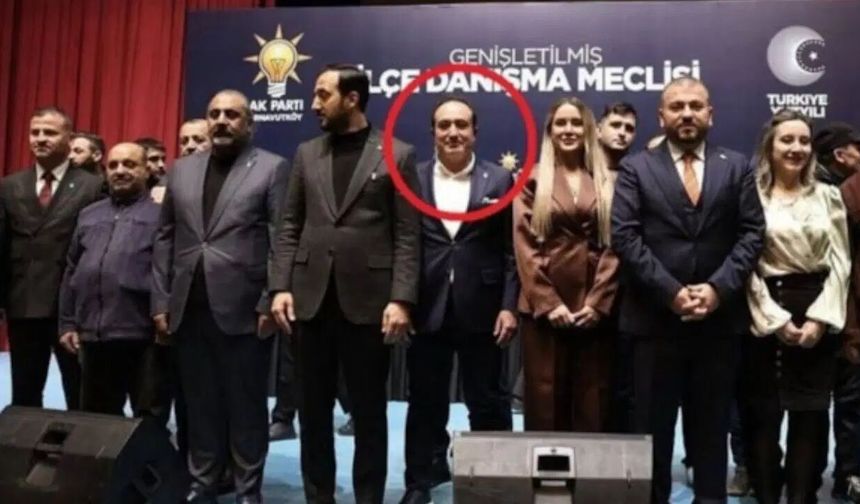 CHP'ye atanan ismin AKP rozeti taktığı ortaya çıktı