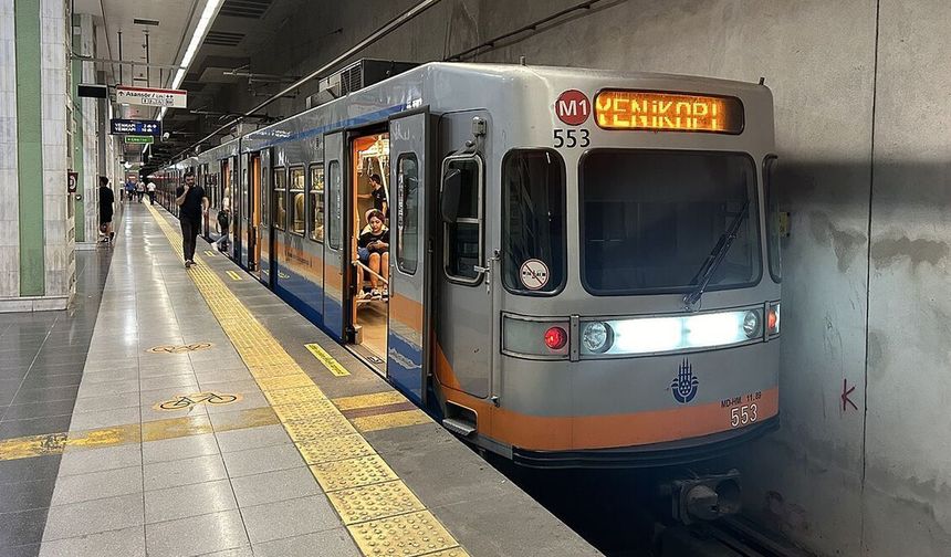İstanbul'da Metro İstasyonunda İntihar Girişimi