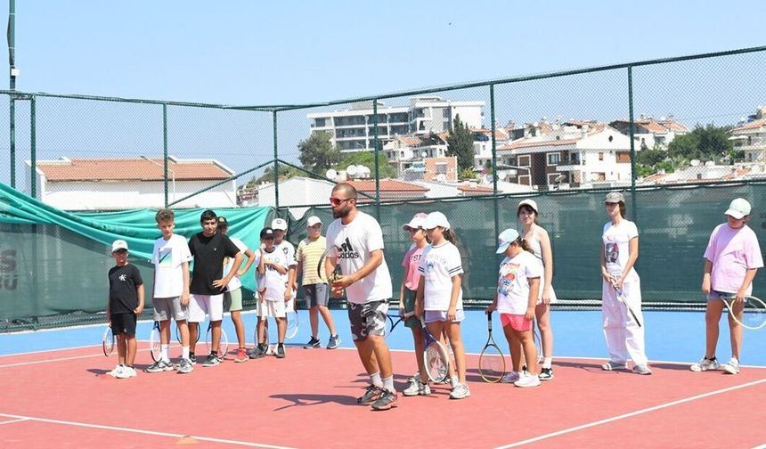 Kuşadası'nda minik raketler geleceğe hazırlanıyor