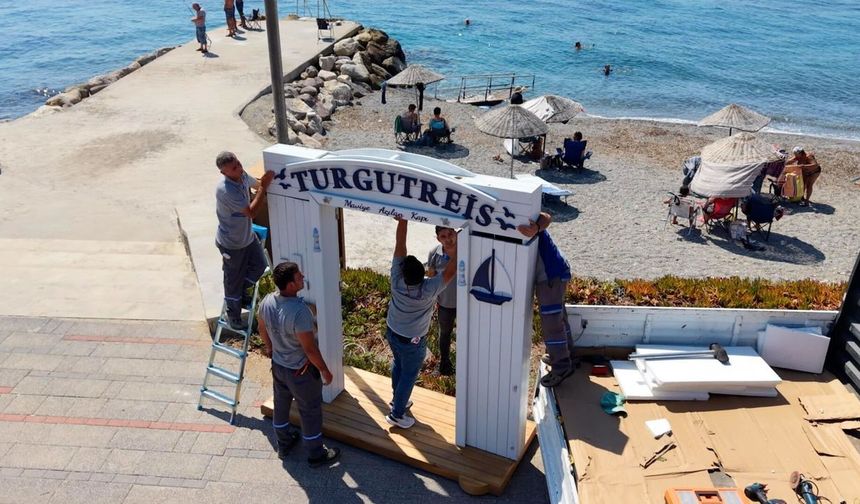 'Maviye Açılan Kapı' Turgutreis Sahilinde Yerini Aldı