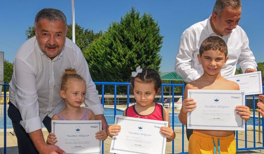 Osmangazi'de Yüzme Eğitimi Sertifikayla Taçlandı