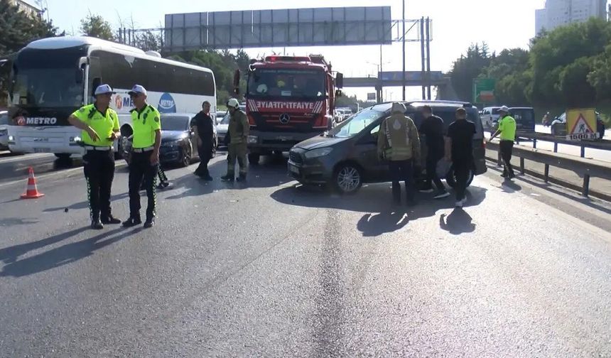 TEM Otoyolu'nda 10 araçlık zincirleme kaza