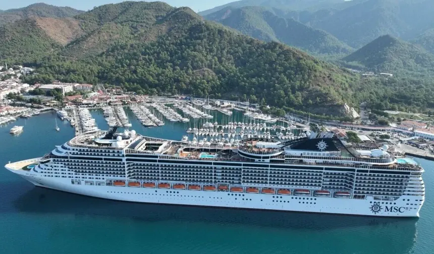 3 Bin 893 yolcusu bulunan MSC Divina Marmaris'e demirledi