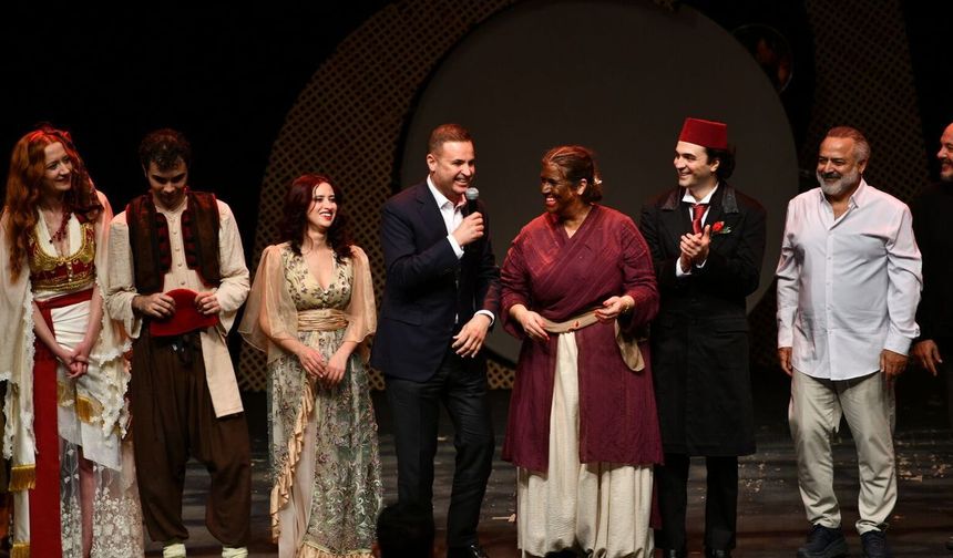 Balıkesir Şehir Tiyatrosu'nda tarihi gece