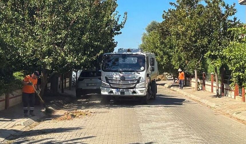 Efeler'de temizlik mesaisi hız kesmeden sürüyor