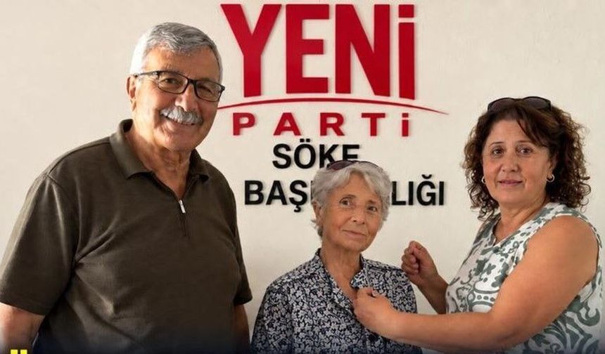 İlkokul kurdelesini takan öğretmenine şimdi rozet taktı