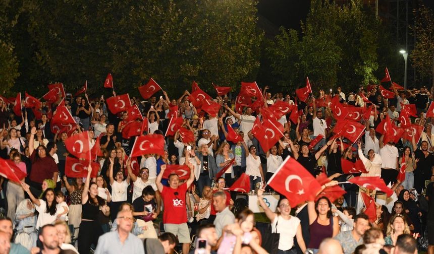Kurtuluş coşkusu şampiyonluk sevinciyle taçlandı