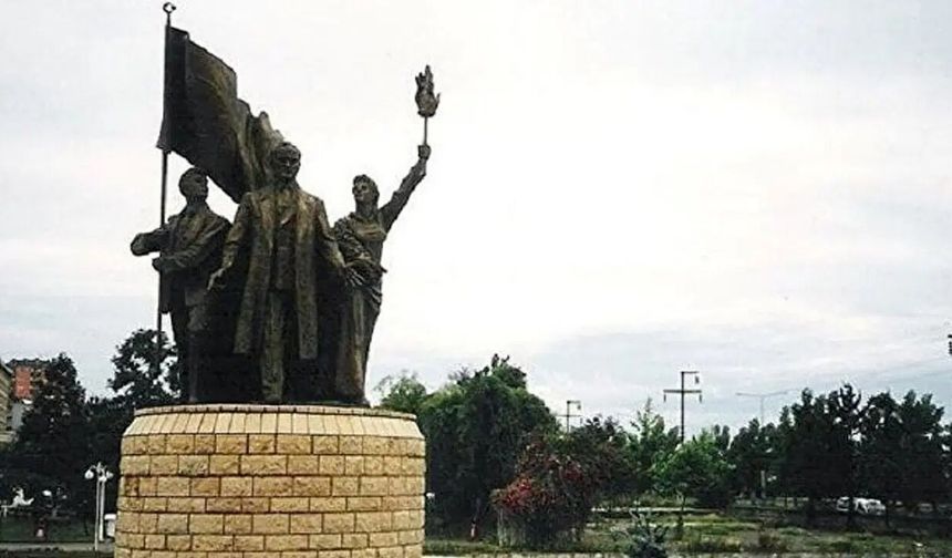 YENİ Partili Deniz'den Atatürk Anıtı tepkisi