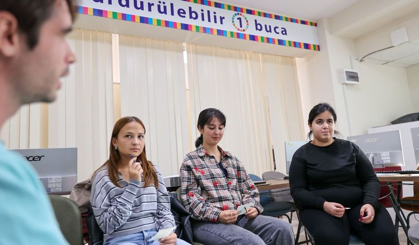 Buca'da gençler dil engelini aşıyor