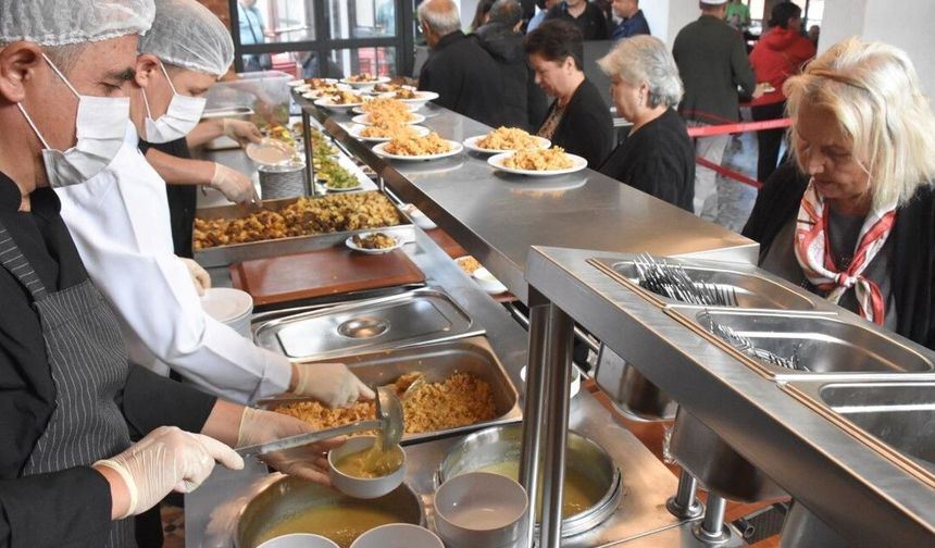 Erdemit Kent lokantası ve Kent kafe büyük ilgi görüyor