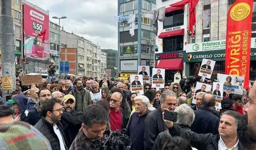 Gazeteciler sansüre karşı Kadıköy'de eylem yaptı