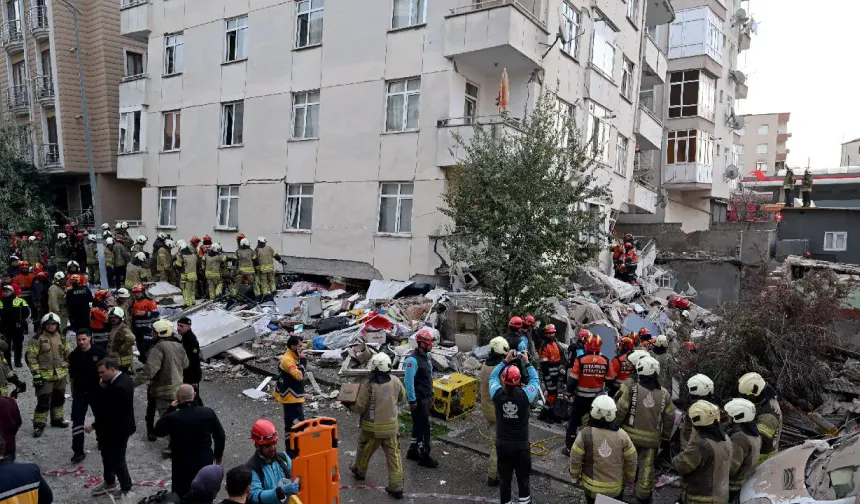 Maltepe'de 7 katlı binada kısmi çökme yaşandı