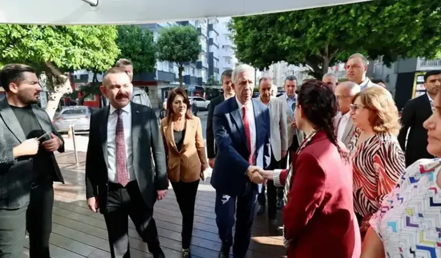 Mansur Yavaş'tan Vahap Seçer'in ailesine ziyaret
