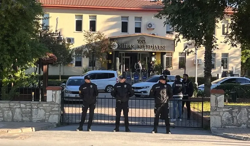 Milas Belediye Başkanı ve oğlu gözaltına alındı