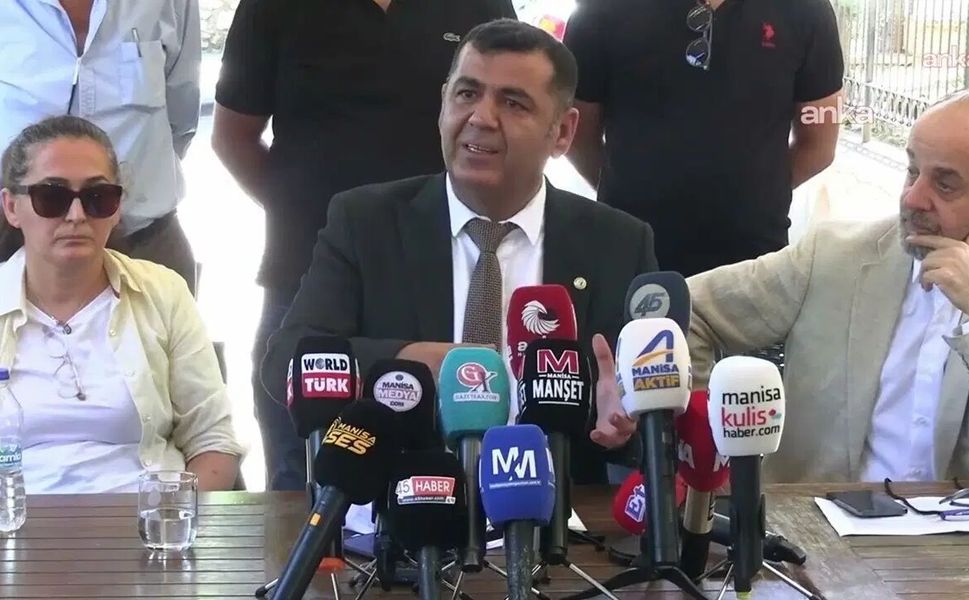 CHP Manisa İl Başkanı Engin Uzun görevinden ayrıldı