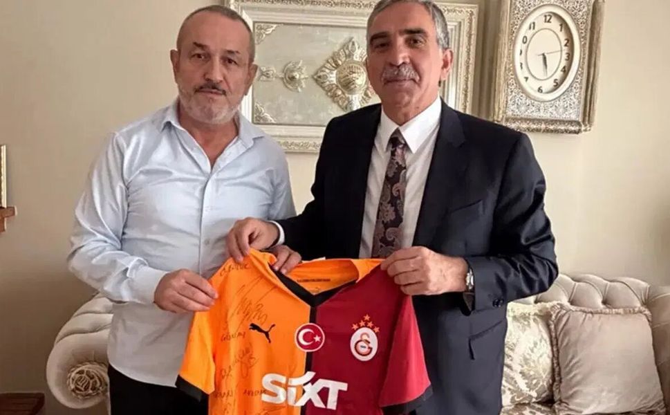 Ev hapsindeki ultrAslan liderine MHP ziyareti