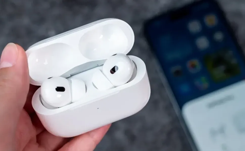 Kameralı AirPods sürprizi