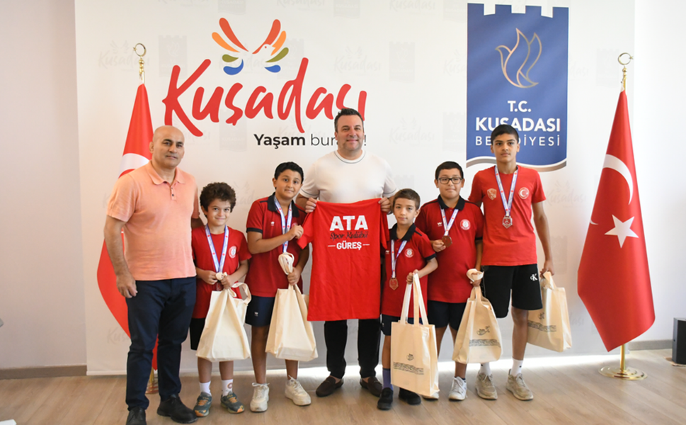 Şampiyon güreşçilerden Başkan Vekili Demirtaş'a ziyaret