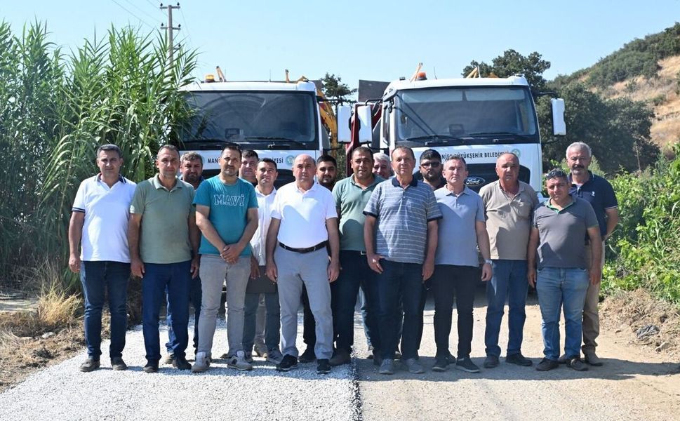 Sarıgöl'de Üzüm Hasadı Öncesi Üreticilerin Yolu Yenileniyor