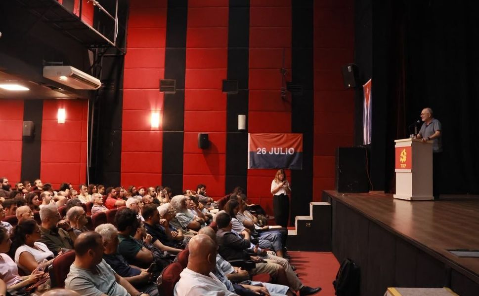 'Üç ülke daha ayağa kalksaydık, Küba yalnız kalmazdı'