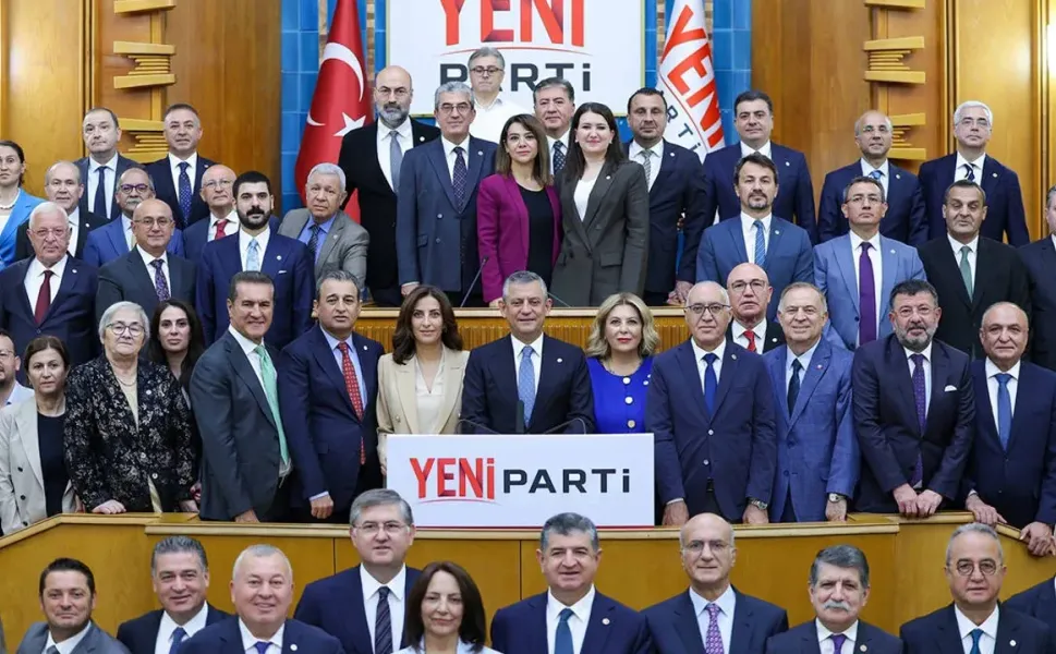 Van'da CHP'den istifa eden 2 başkan YENİ Parti'ye geçti