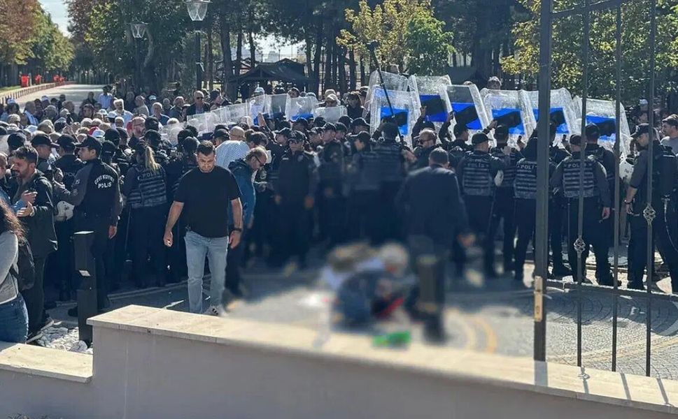 AYM önünde emekli isyanı: 'Gelinim de damadım da işsiz'
