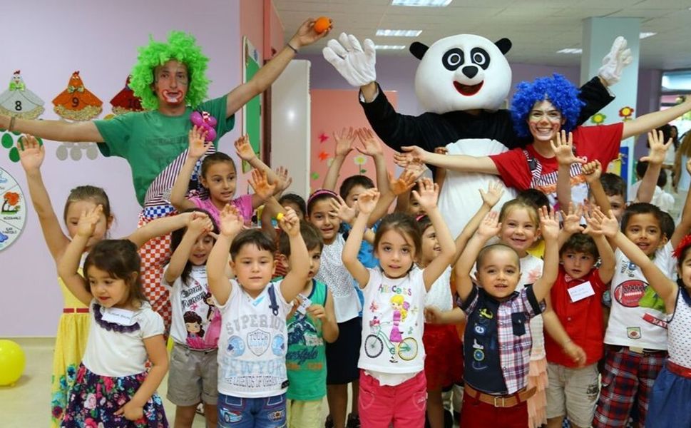 Buca'nın çocuklarına eğlence, ailelerine destek