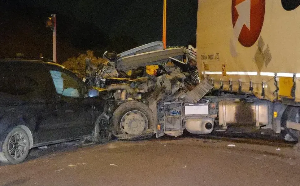 Bursa'da 3 araç birbirine girdi: 1 can kaybı, 7 yaralı