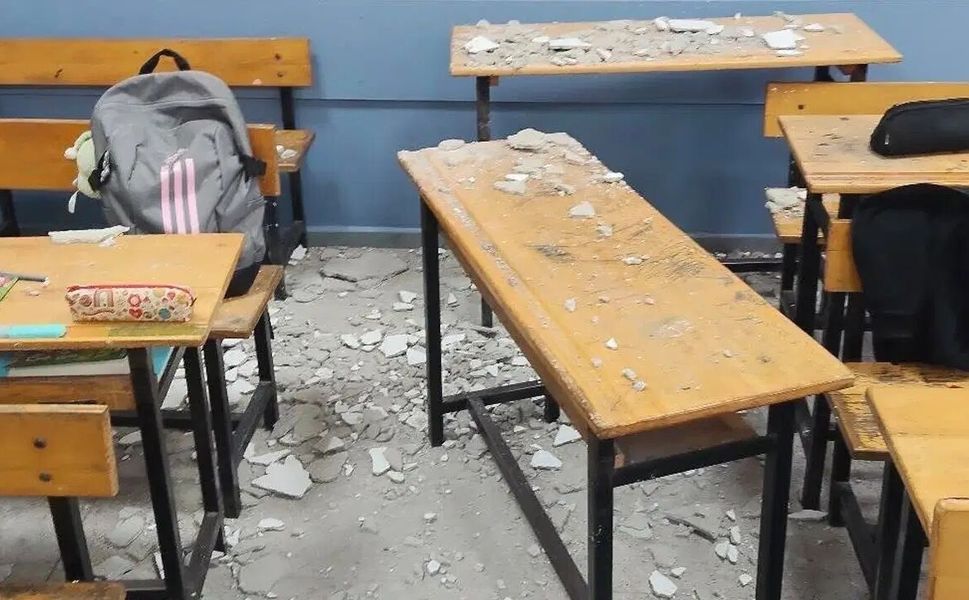 Ders sırasında sınıfın tavanı çöktü: 3 öğrenci yaralandı