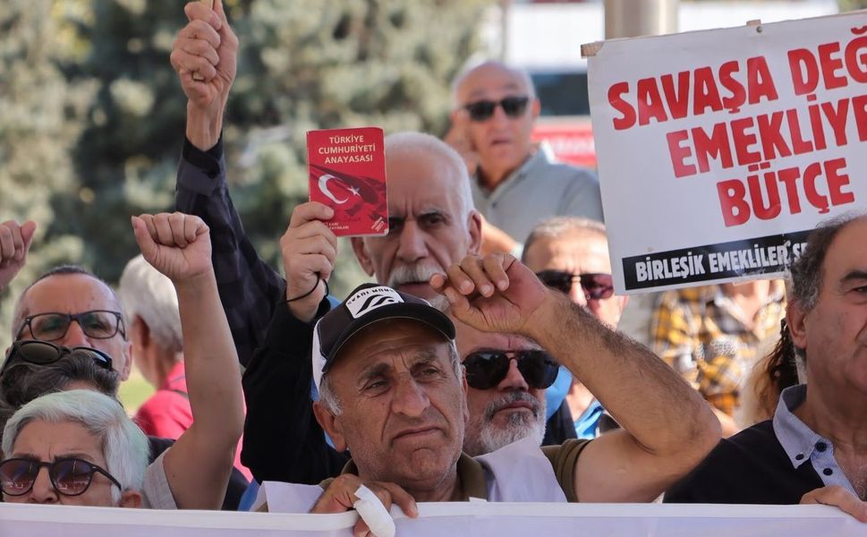 Emekliler, Anayasal hakkı olan 'seyyanen zam'mı istiyor!