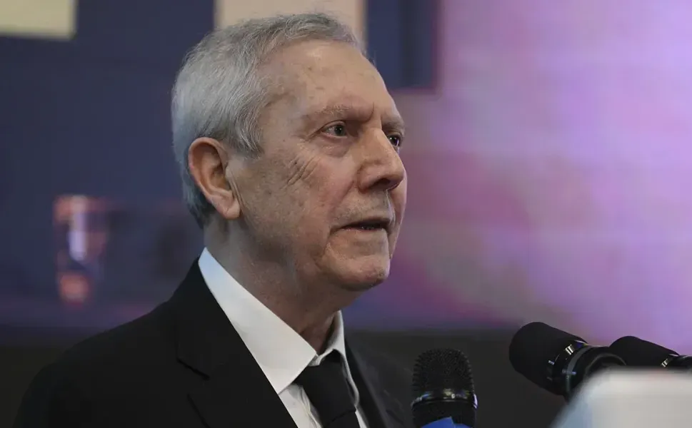 Fenerbahçe Genel Kurulu'nda gerginlik