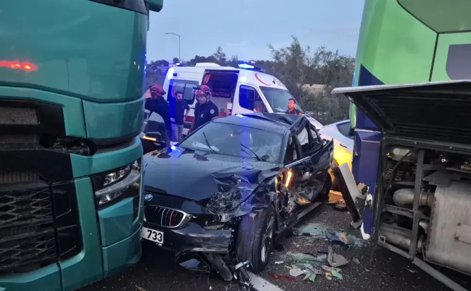 İstanbul-İzmir Otoyolu'nda zincirleme kaza: 11 yaralı