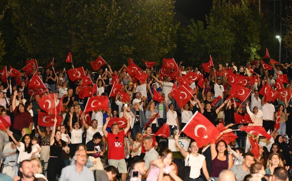 Kurtuluş coşkusu şampiyonluk sevinciyle taçlandı