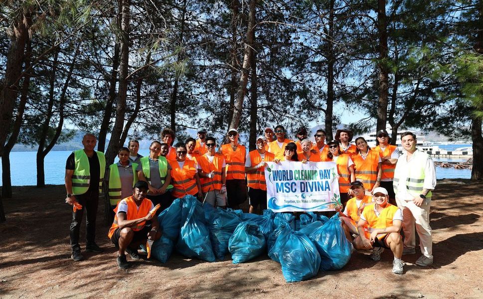Marmaris'te kruvaziyer personelinden örnek çevre duyarlılığı