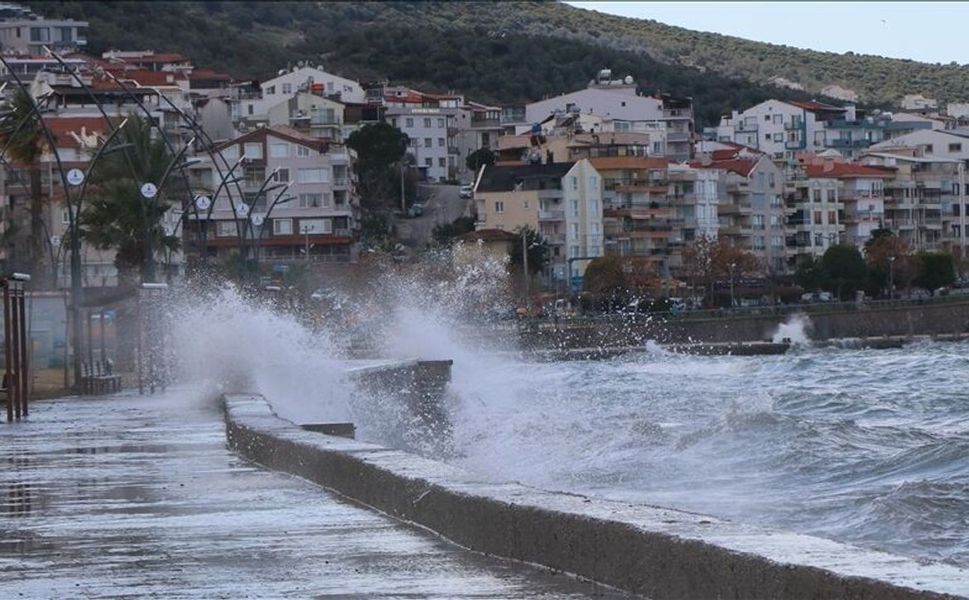 Meteoroloji uyardı: Trabzon'da denize giriş yasaklandı