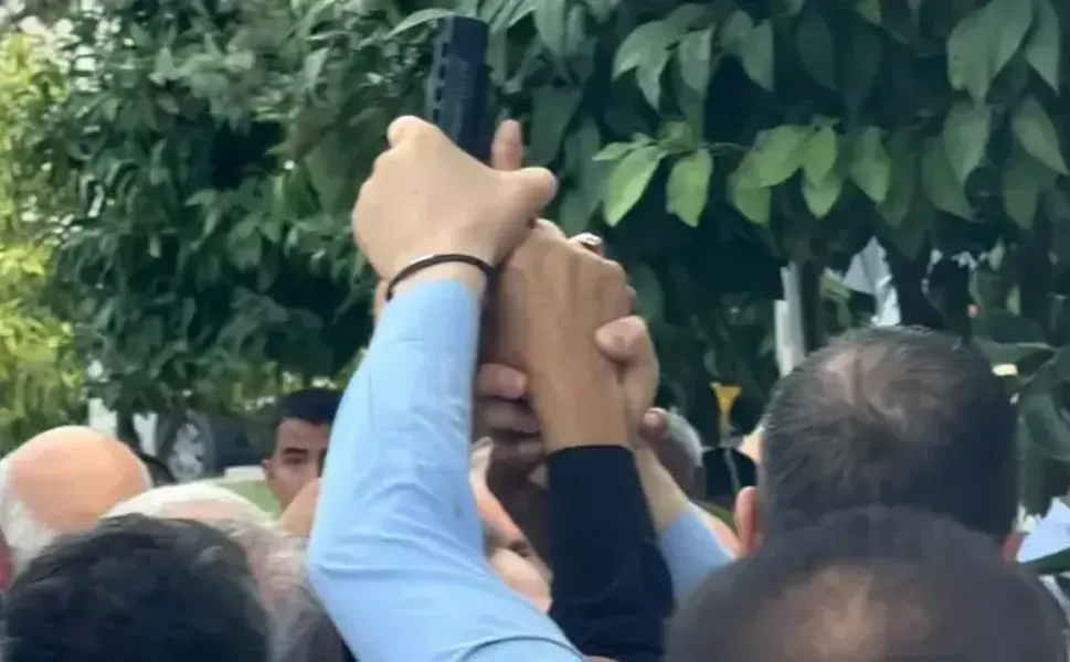 Mezitli'de ön seçim sırasında silahını ateşledi