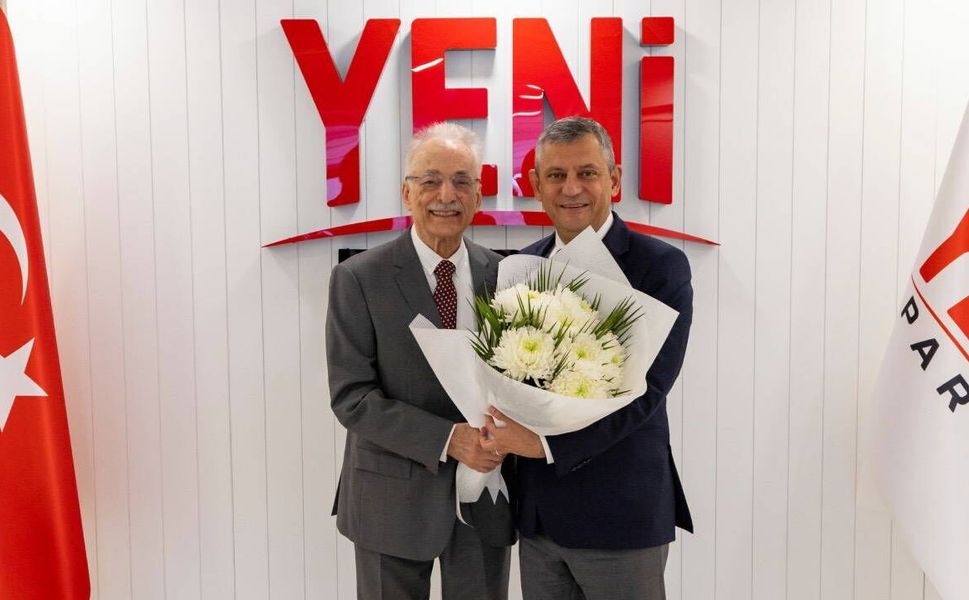 Özgür Özel, Murat Karayalçın'ı Genel Merkez'de ağırladı