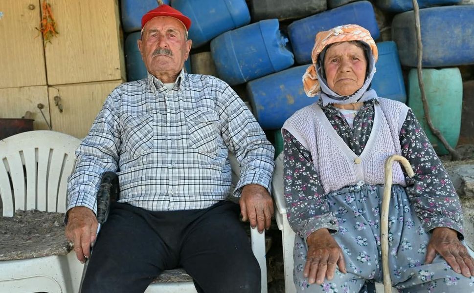 Selendi Gölbaşı'nda Yollar İlk Kez Parke Taşına Kavuşuyor