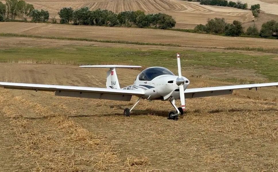 Tekirdağ'da eğitim uçağı tarlaya zorunlu iniş yaptı