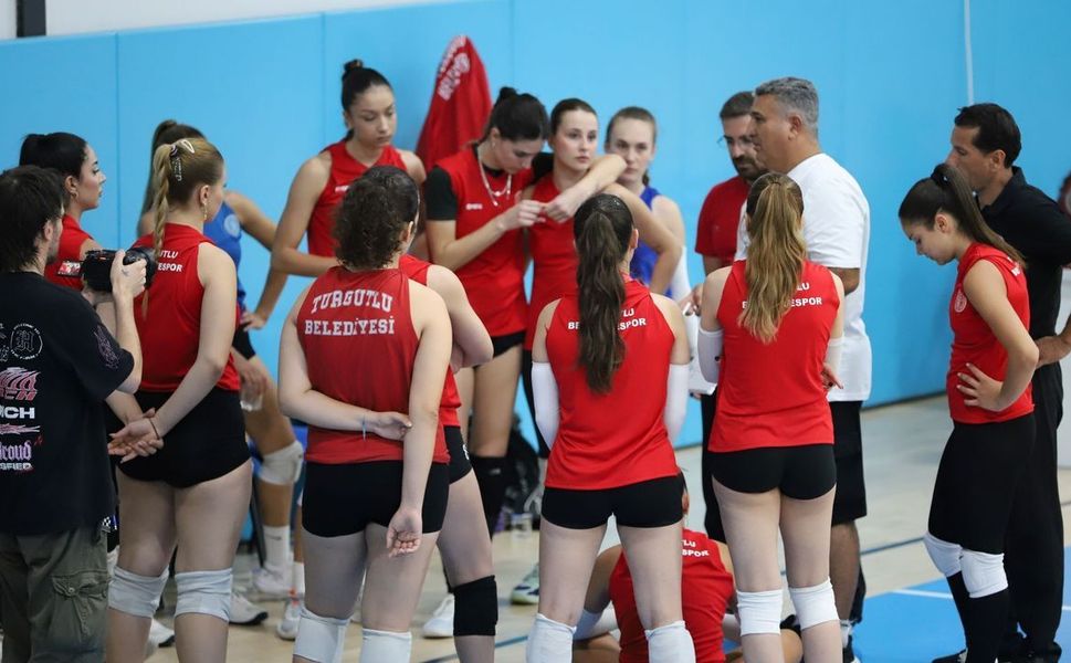 Turgutlu Belediyesi Kadın Voleybol Takımı sezonun ilk maçına çıkıyor